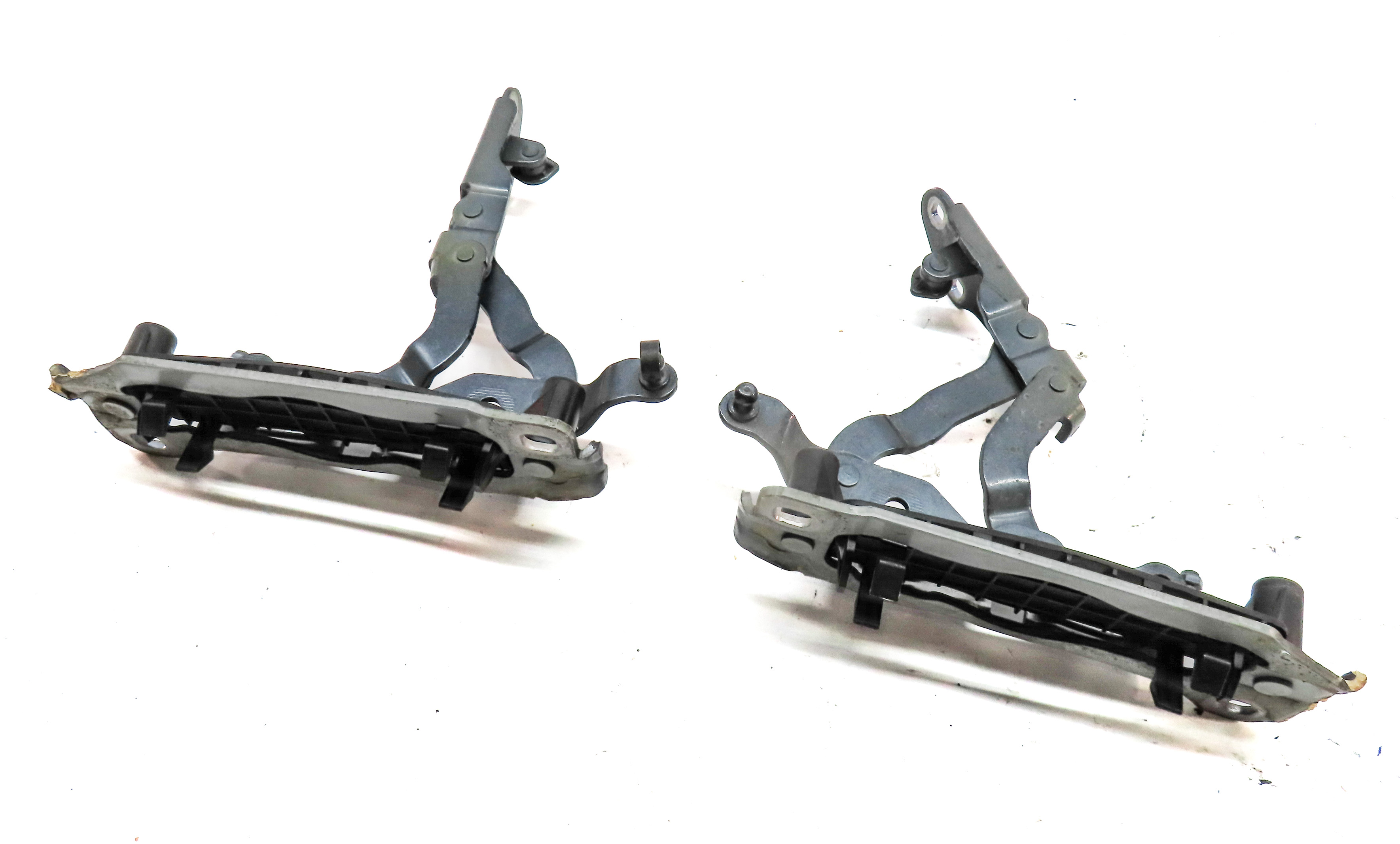 2012 MERCEDES E350 (W212) FRONT LEFT & RIGHT HOOD HINGE SET/2 — exact item pictured